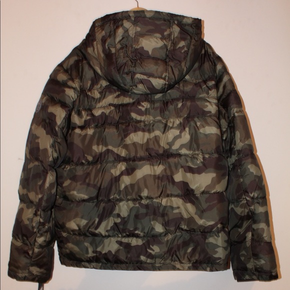 LIMITED TIME 45% OFF Mens Camo Tommy Hilfiger Puffer Coat - Picture 2 of 3